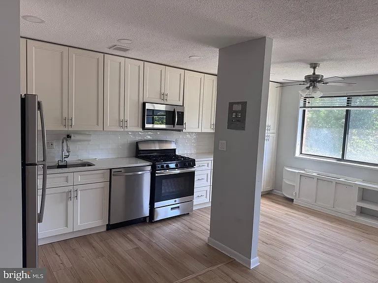 3515 Washington Blvd #201 — Photo 6