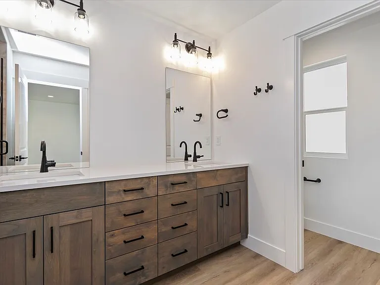 740 S Calhoun Ln — Photo 12