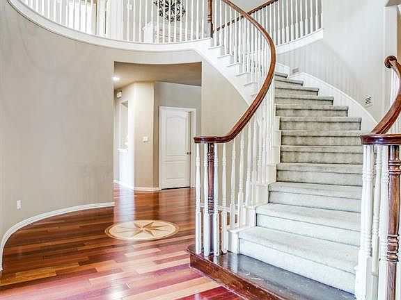 3rd image of 534 Abbey Ct