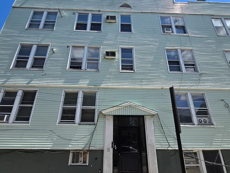 6 Rutgers Ave #BASEMENT — Photo 1