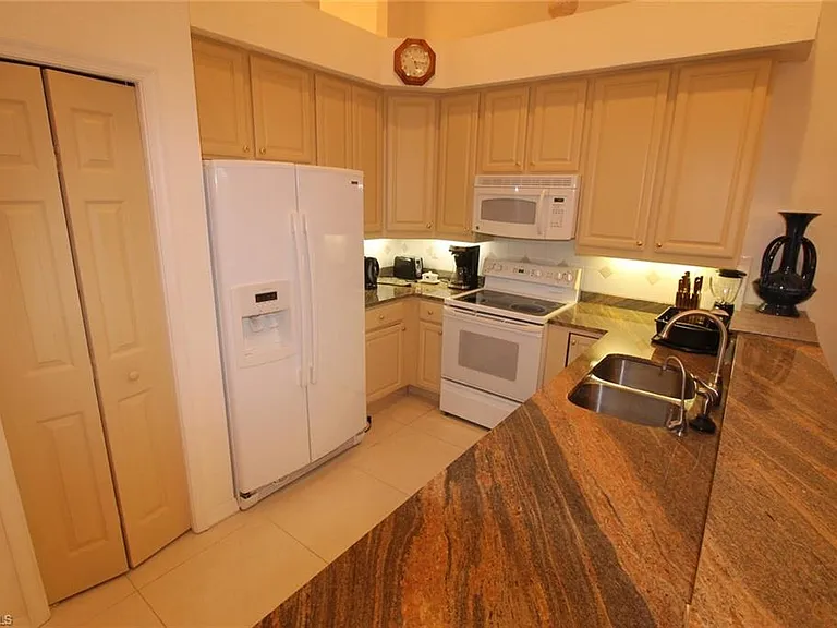 8526 Pepper Tree Way — Photo 6