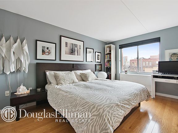 4th image of 555 W 23rd St APT S9e