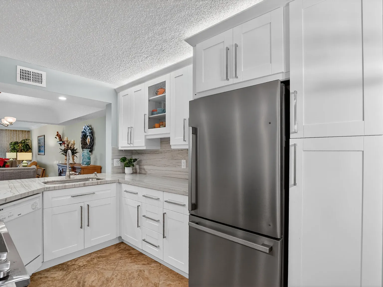 2 bed, 2.0 bath, 1160 sqft, $2,200 — Photo 2