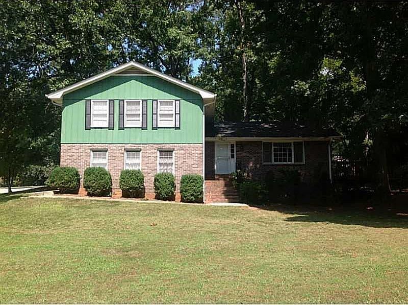 1st image of 2905 Castle Dr