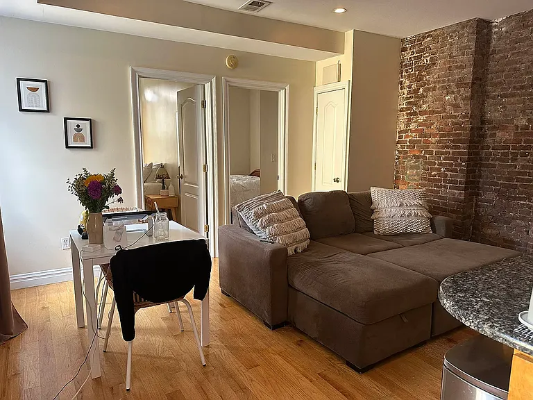 214 21st St #4R — Photo 6