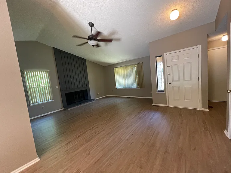 4425 Hollyhock St — Photo 2