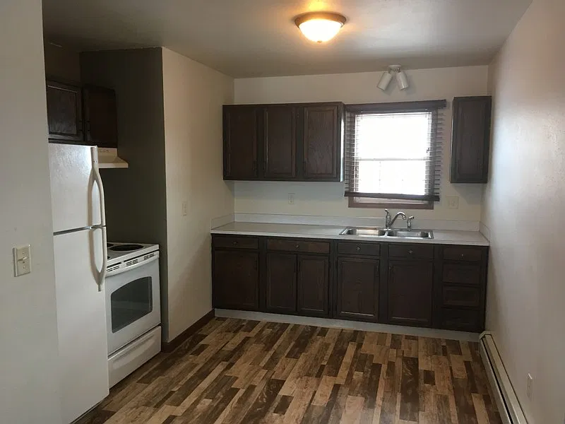 2 bed, 1.0 bath, 727 sqft, $600 — Photo 1