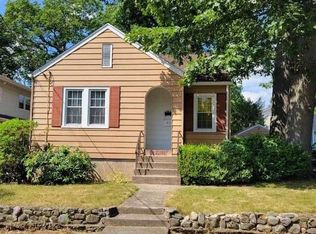91 Chamberlain Pl, Midland Park, NJ 07432