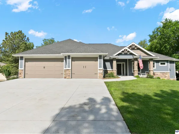 3984 Lakeview Dr, Cedar Creek, NE 68016
