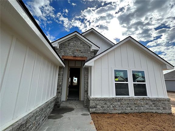 2nd image of 160 Brazos Bnd