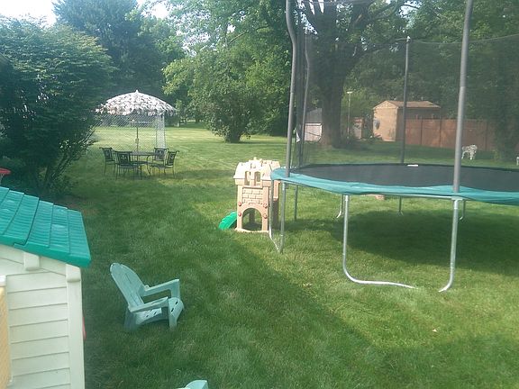 3rd image of 734 Forest Lawn Dr