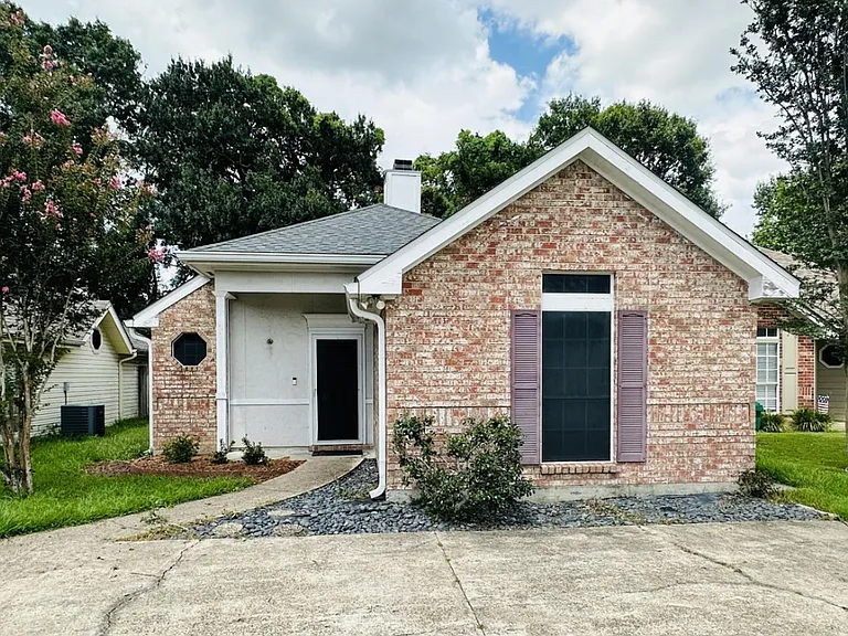 130 Edie Ann Dr — Photo 1