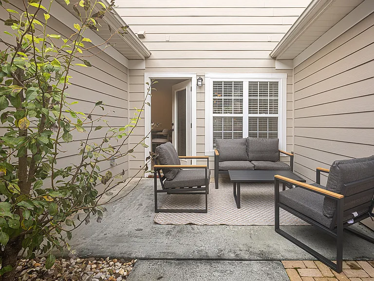 1123 Central Park Cir — Photo 25