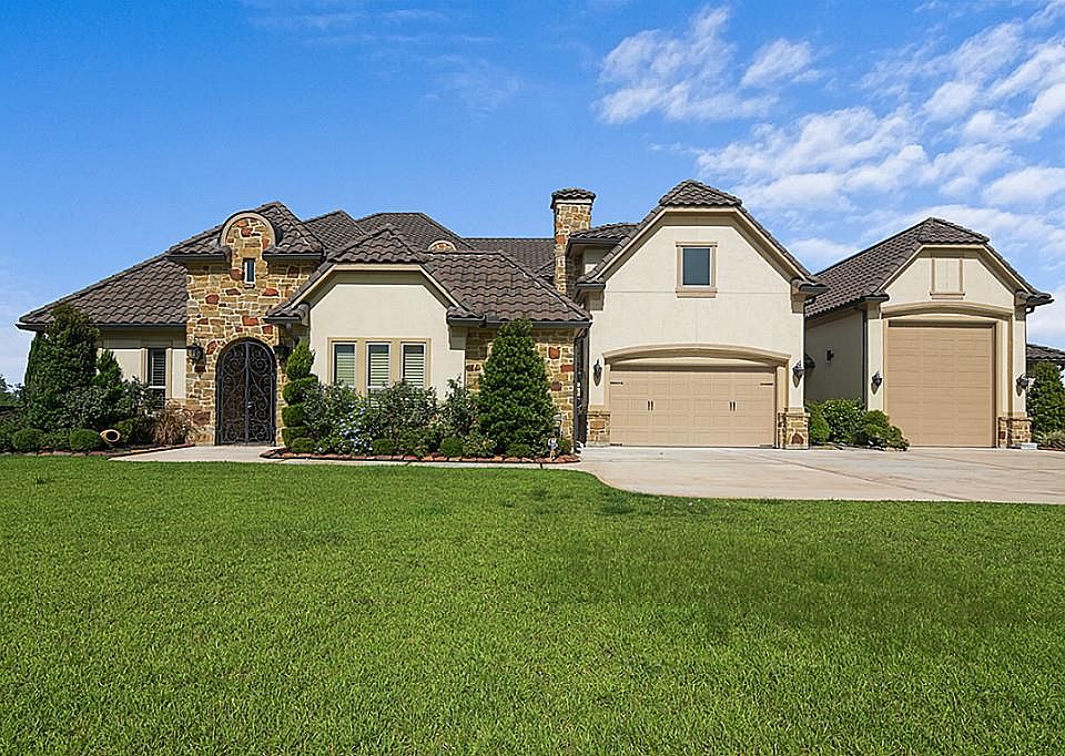 1st image of 326 Red Oak Dr