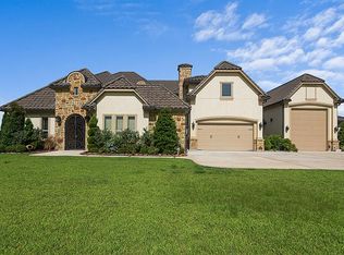 326 Red Oak Dr, Dickinson, TX 77539