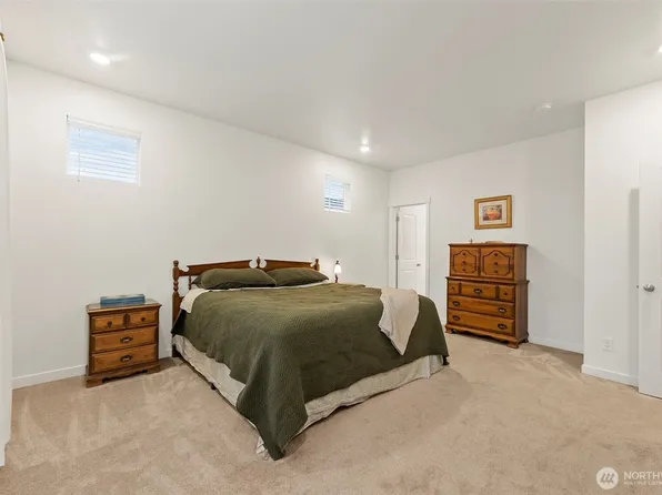 17843 126th St E, Bonney Lake, WA 98391