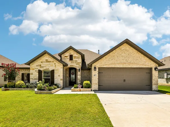 1077 Fleetwood Dr, Justin, TX 76247