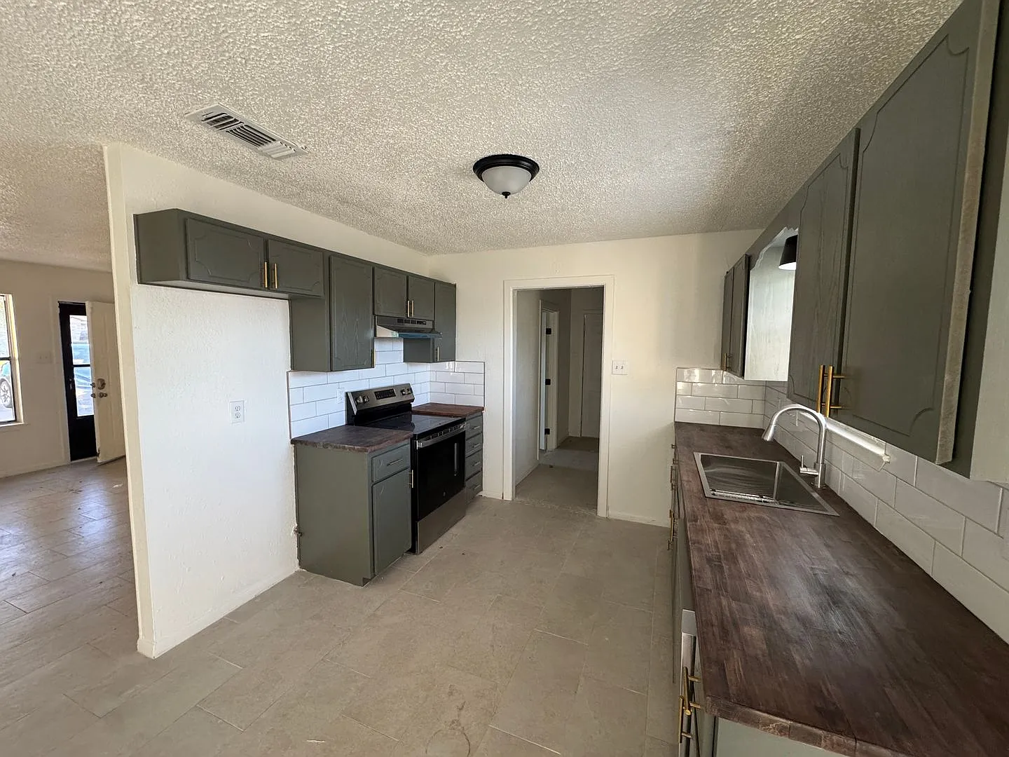 Beautifully Remodeled 4-Bedroom Home with Solar Panels and Fenced Yard Copperas Cove! — Photo 3