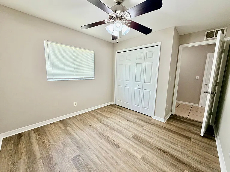 348 Bell Blvd S — Photo 2