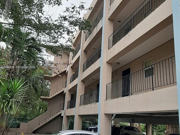 3rd image of 645 NE 121st St APT 306