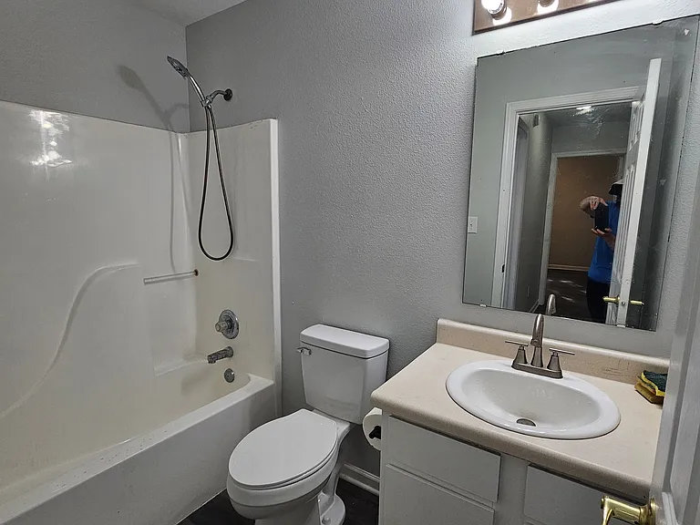2319 Layton Park Dr — Photo 17