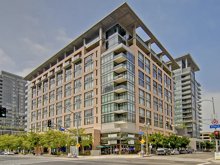 1111 S Grand Ave #1116 — Photo 39