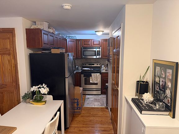 2nd image of 7552 113th St APT 1R