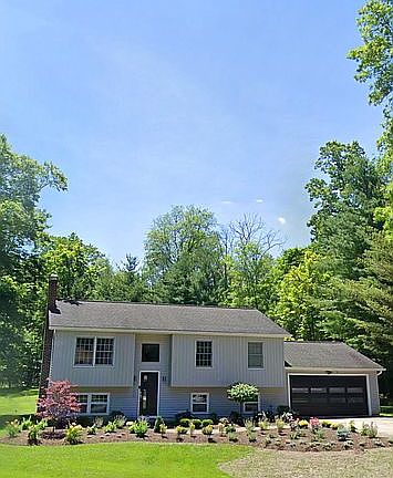 3rd image of 9189 Old Meadow Dr