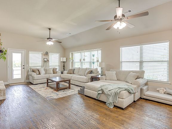 5th image of 106 Hannah Ct