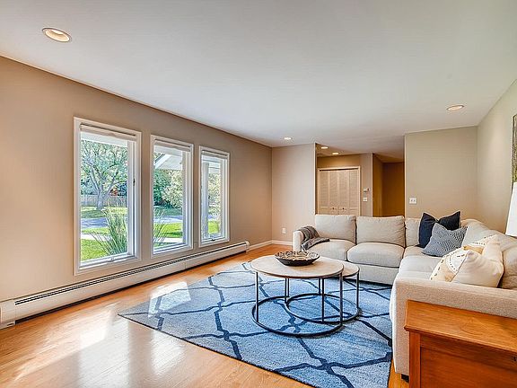 5th image of 4991 Sanford Cir W
