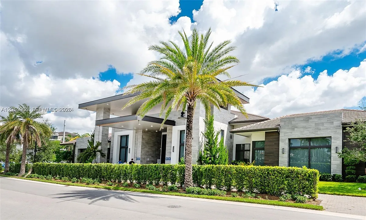 Building Photo - 8001 NW 41st St #F-405