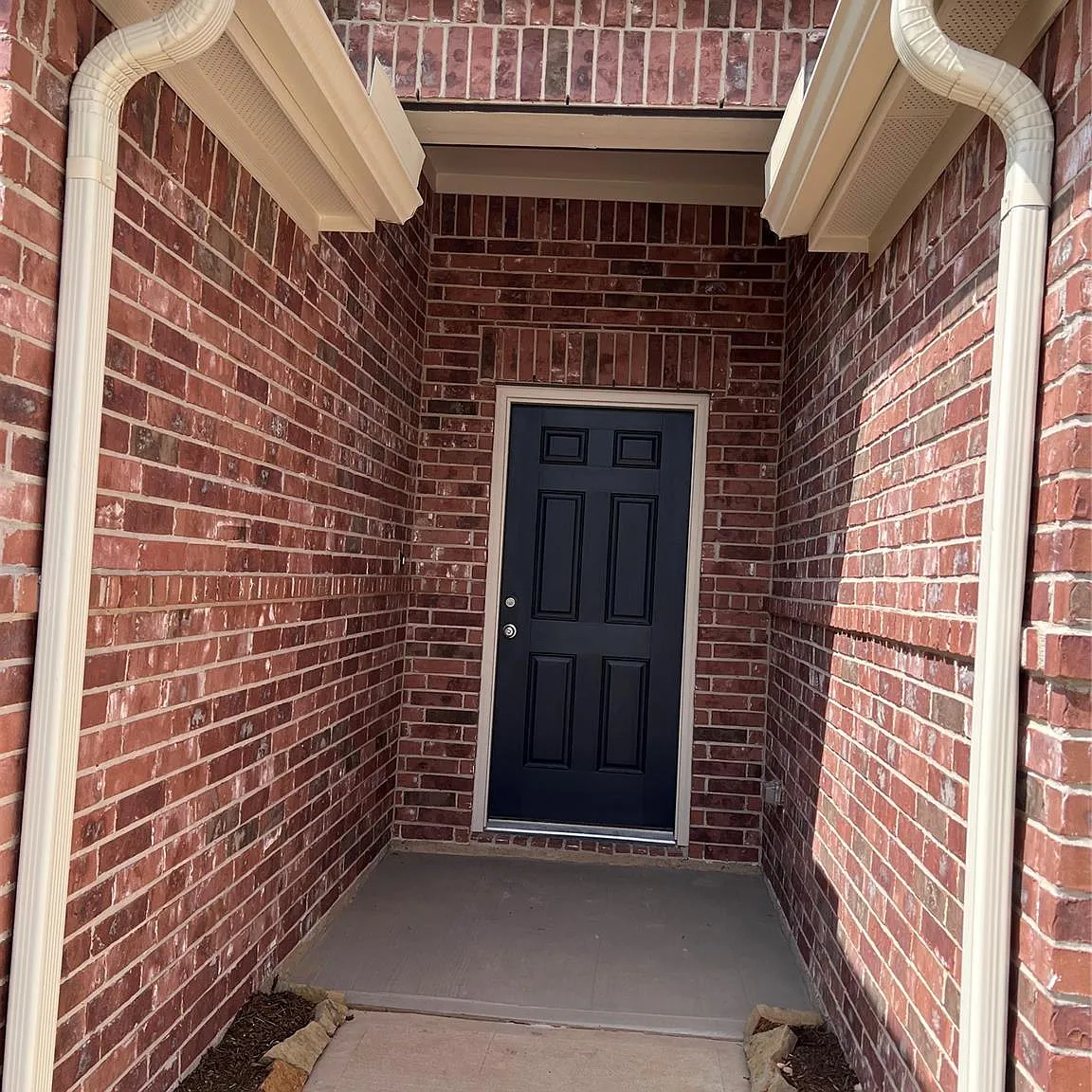4 bed, 2.0 bath, 2076 sqft, $2,700 — Photo 3