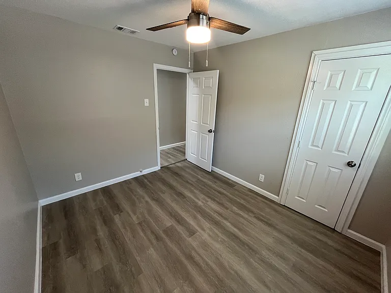 2911 Millmar Dr — Photo 17