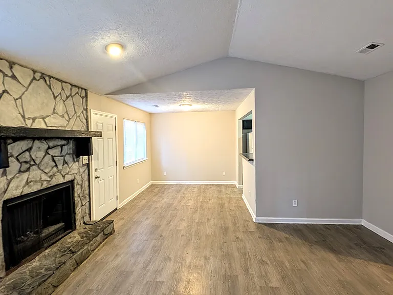 5589 Glen Haven Dr — Photo 4