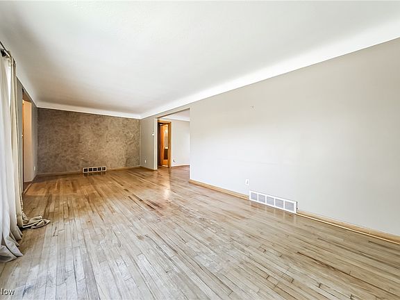 3rd image of 430 Douglas Blvd