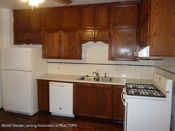 4th image of 120 Woodlawn Ave