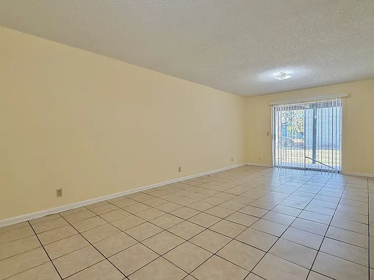 910 Brett Dr #117 — Photo 4
