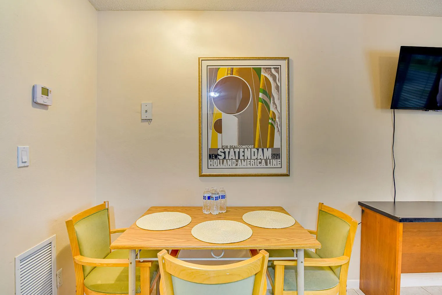 1 bed, 1.0 bath, 495 sqft, $2,546 — Photo 2