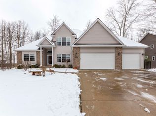 5202 Ridgeview Ct, Midland, MI 48642