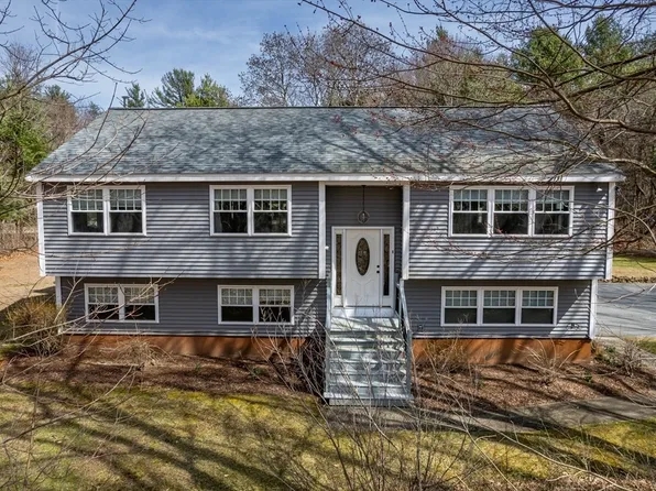15 Cottage St, Medway, MA 02053