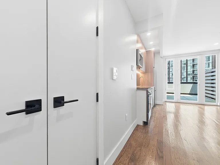 11-24 31st Dr #7F — Photo 2