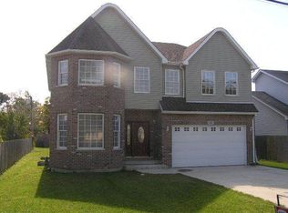 308 Oak Meadows Dr, Wood Dale, IL 60191