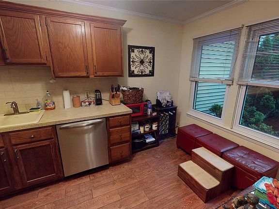 5th image of 6 Farragut Ct