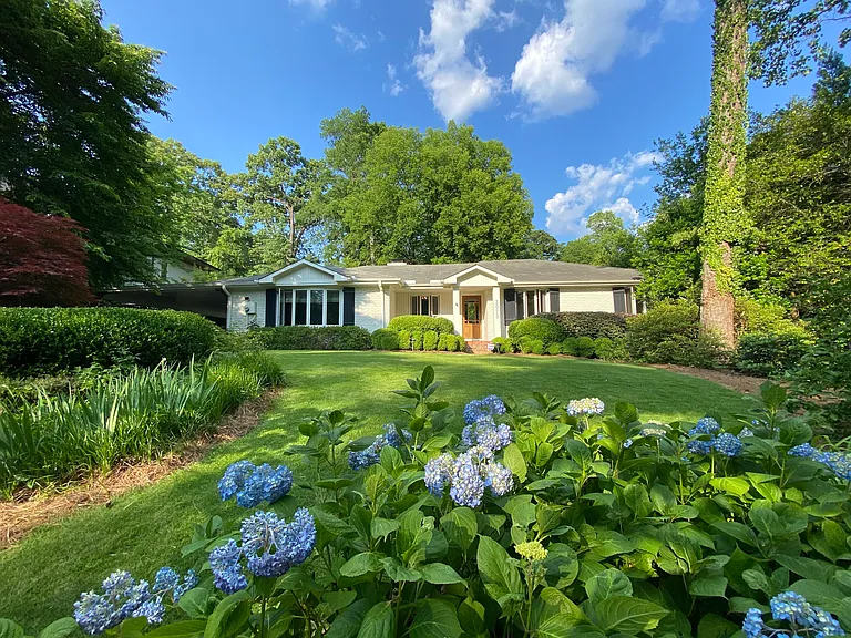 3075 W Roxboro Rd NE — Photo 37