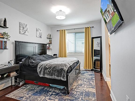 2nd image of 781 W Beckley Square