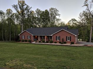 302 Lakeview Rd, Mocksville, NC 27028