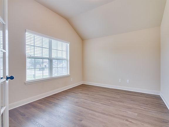 3rd image of 1417 Reiger Dr