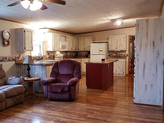3rd image of 225 E Broad St