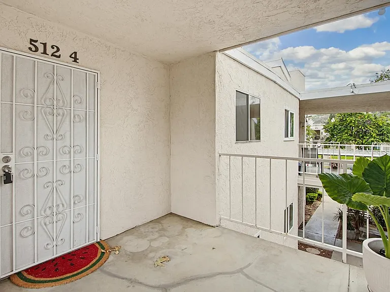 512 Sandalwood Pl — Photo 3