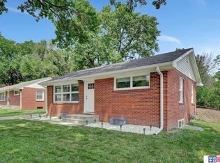 6710 Adams St, Lincoln, NE 68507